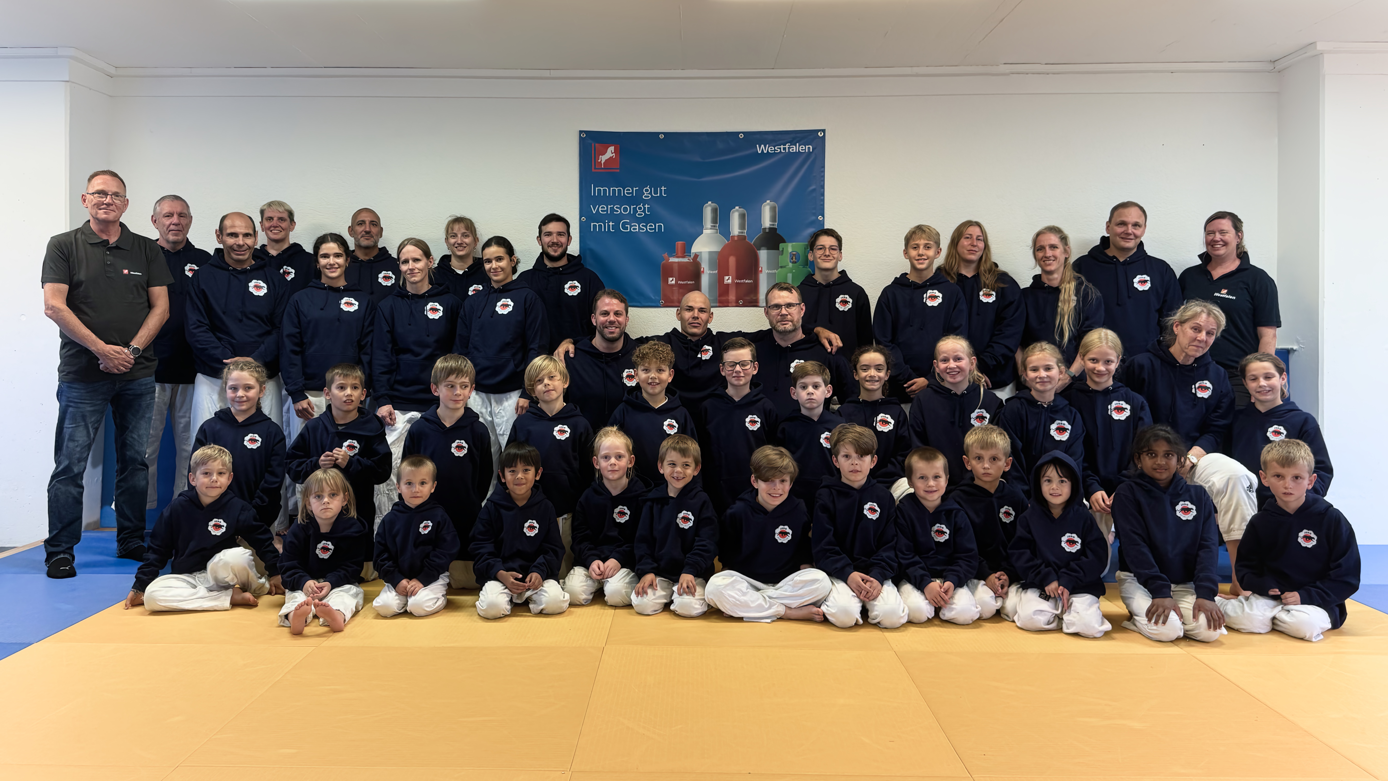 Team mit Hoodie von Westfalen Image